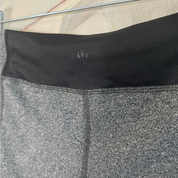 LULULEMON Motivate Crop Heathered Gray Speckled Black Workout Leggings Size 6 - Picture 7 of 8